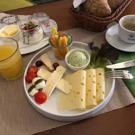 Konukevi Marienhof 3*